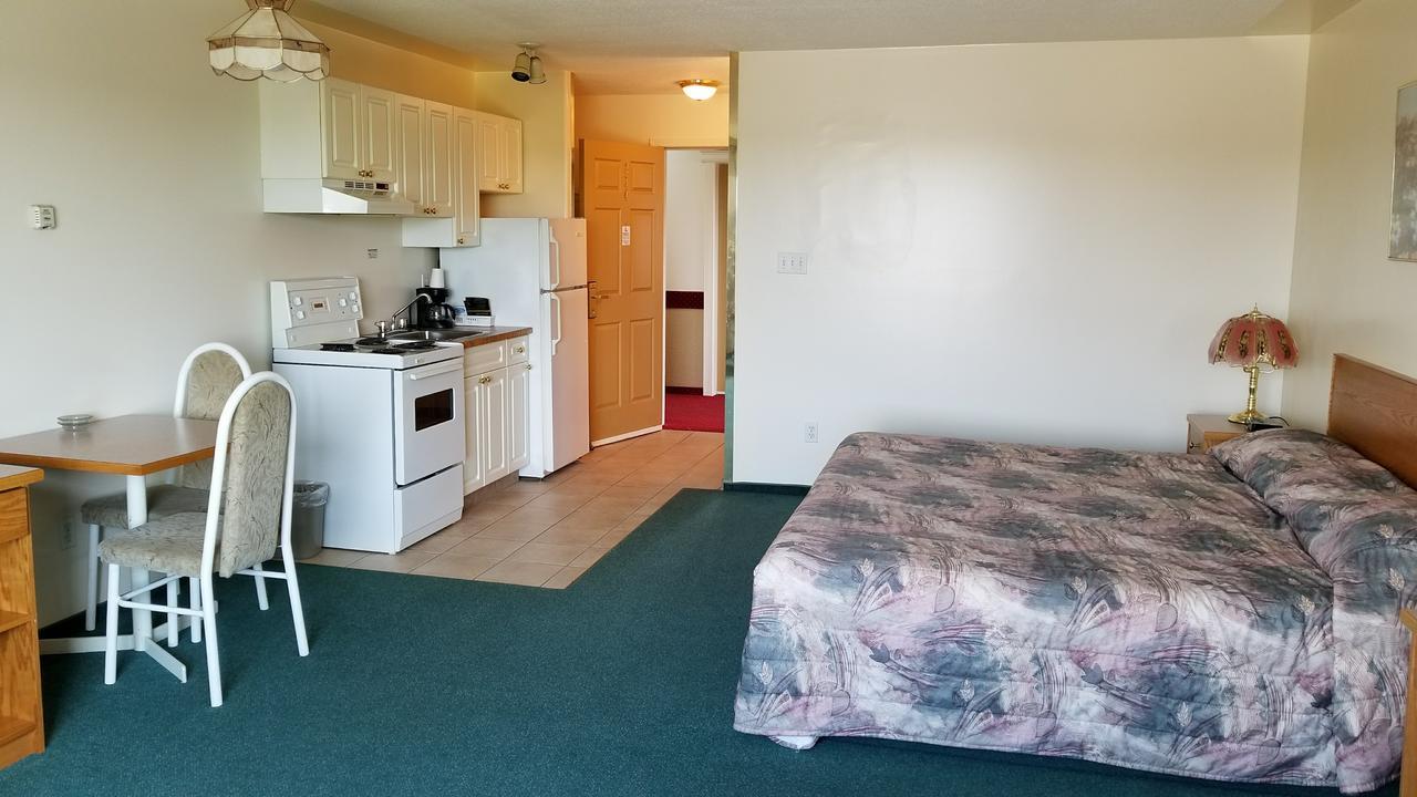 Western Budget Motel Cold Lake Экстерьер фото