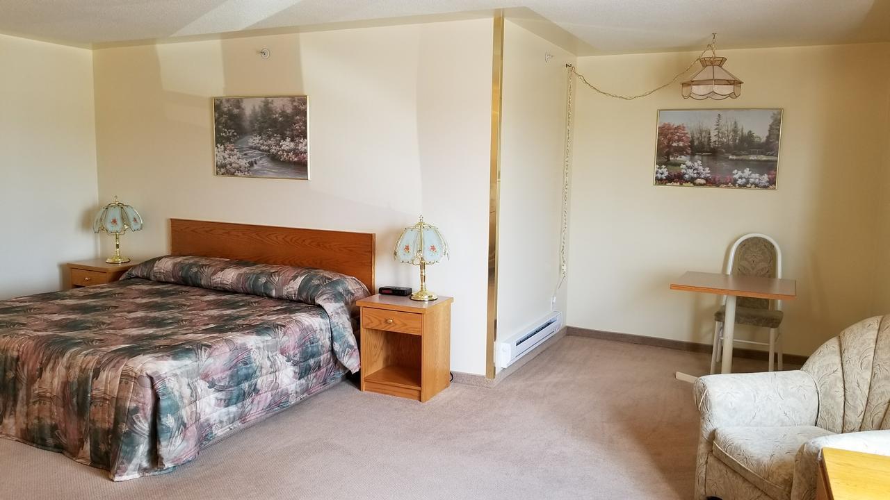 Western Budget Motel Cold Lake Экстерьер фото