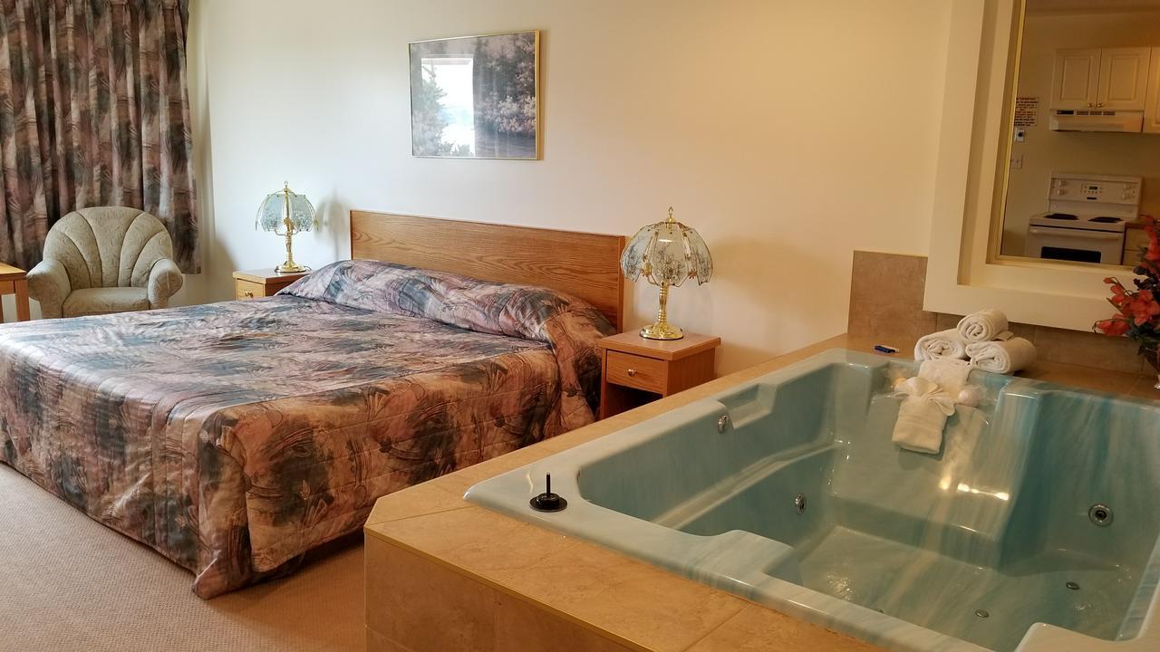 Western Budget Motel Cold Lake Экстерьер фото