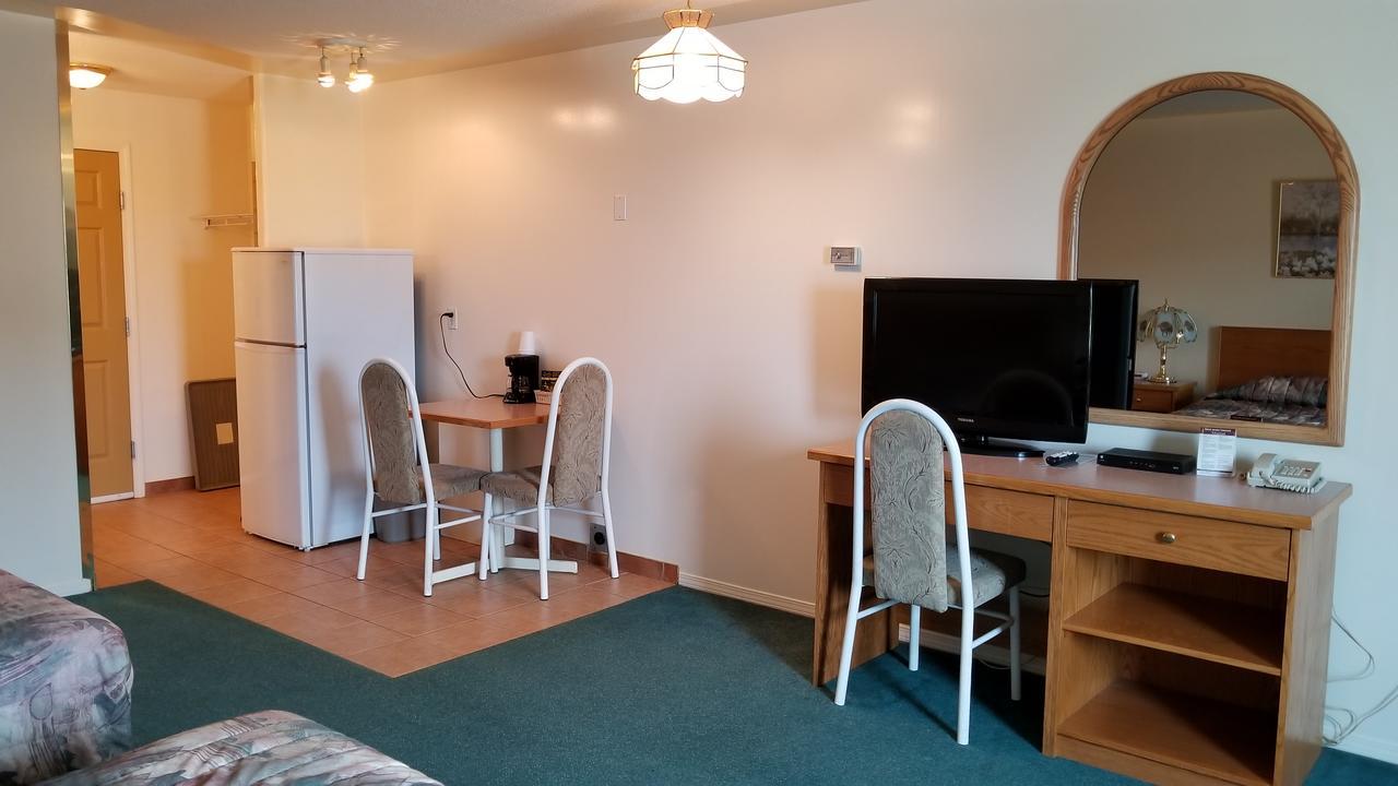 Western Budget Motel Cold Lake Экстерьер фото