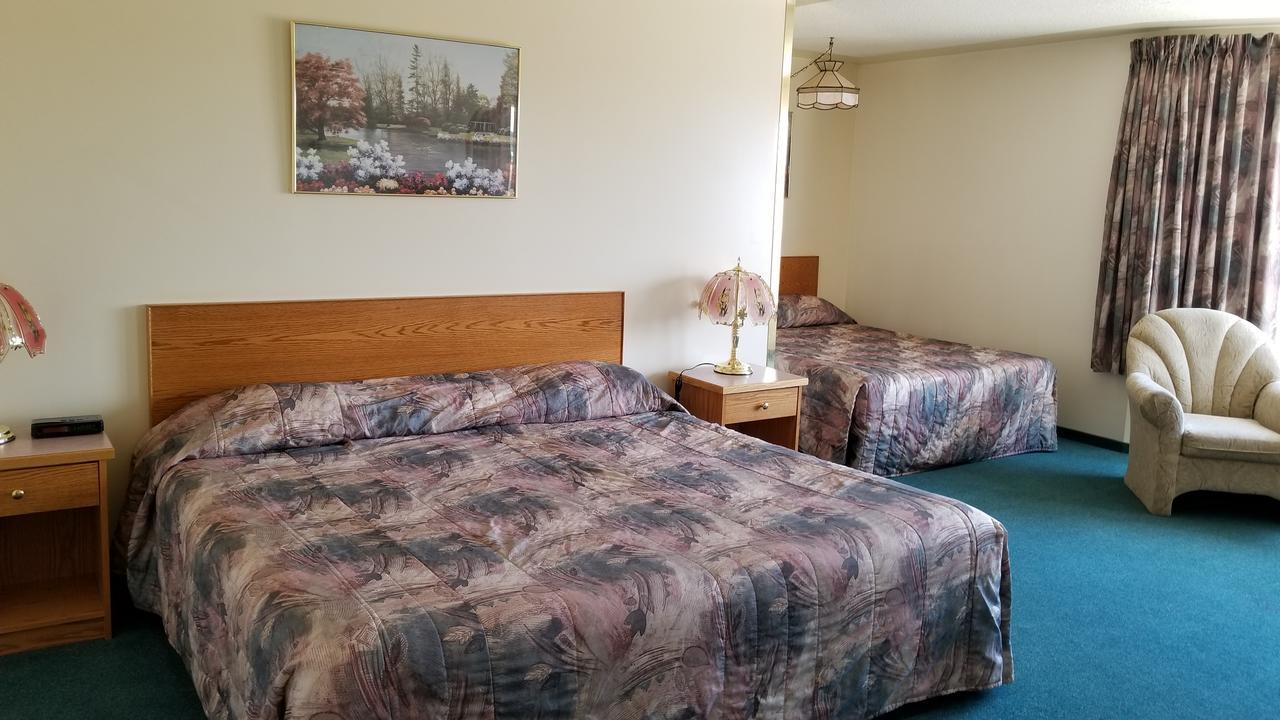 Western Budget Motel Cold Lake Экстерьер фото