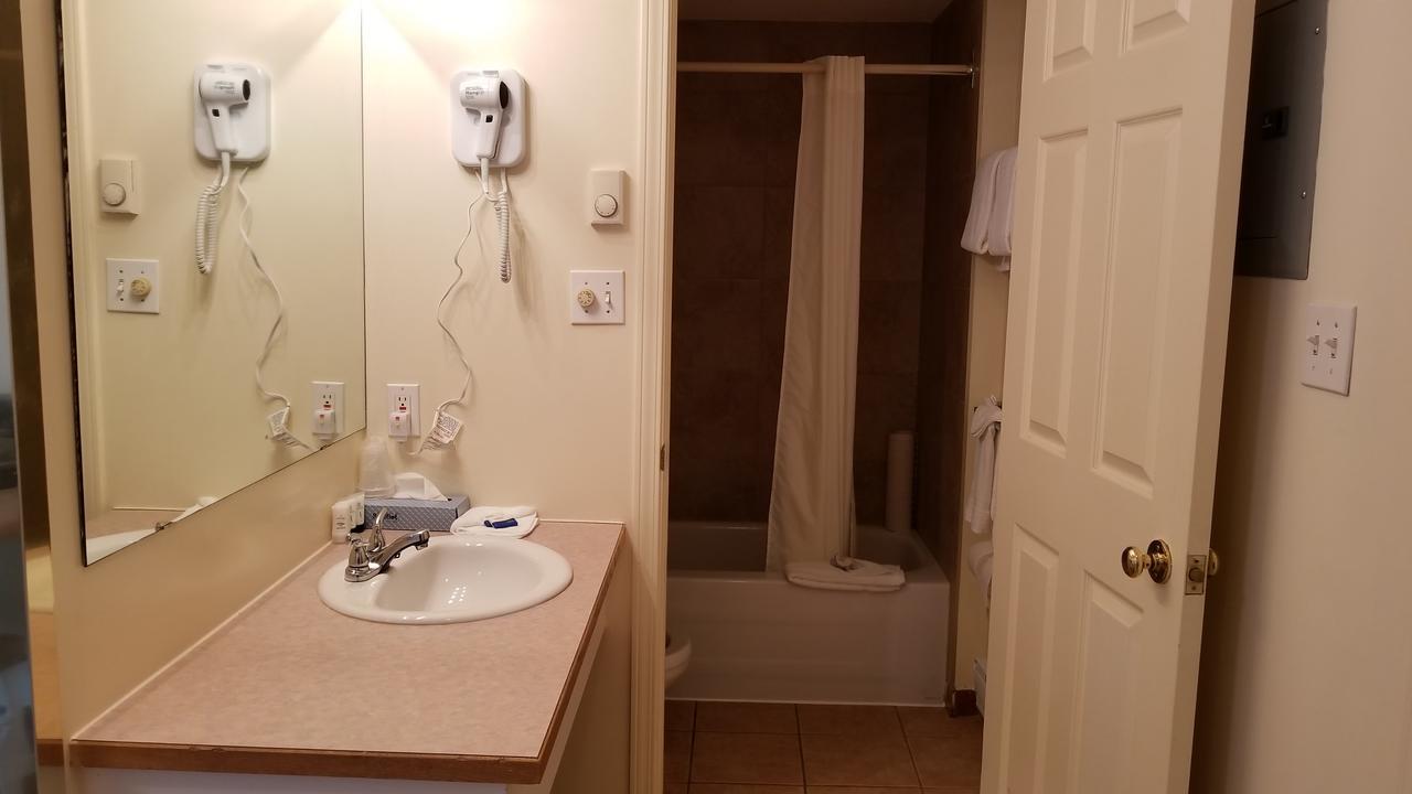 Western Budget Motel Cold Lake Экстерьер фото